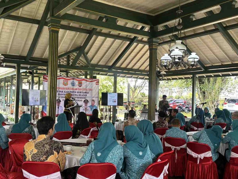 Acara TP PKK Kabupaten Musi Rawas, Sumatera Selatan, melakukan kunjungan studi tiru ke Kabupaten Wonosobo.