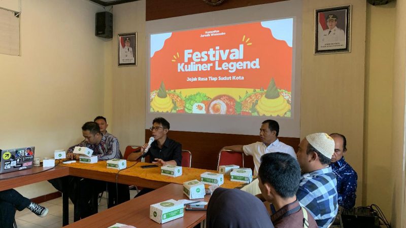 Rapat persiapan agenda Festival Kuliner Legend di kantor Disparbud Wonosobo.