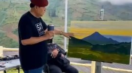 Presiden ke-6 RI, Susilo Bambang Yudhoyono (SBY), kembali menunjukkan kedekatannya dengan dunia seni saat berkunjung ke kawasan dataran tinggi Dieng.