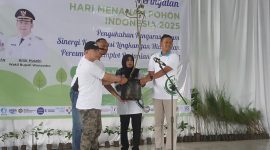 Peringatan Hari Menanam Pohon Indonesia (HMPI) Tahun 2025 digelar di GOR Desa Sikunang, Kecamatan Kejajar, Kabupaten Wonosobo, Kamis (27/11/2025).