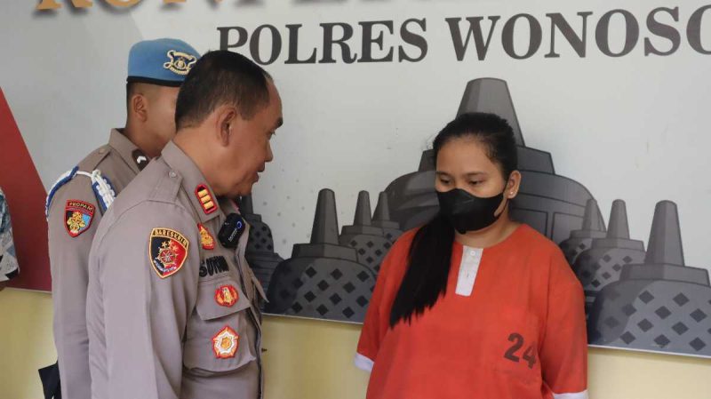 LED (27), warga Sapuran tertunda lesu setelah diamankan pihak Polres Wonosobo setelah diduga melakukan pencurian di Kertek.