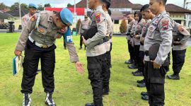 Sipropam Polres Wonosobo memperketat pengawasan internal dengan menggelar penegakan ketertiban dan disiplin (Gaktibplin) terhadap seluruh personel, Senin (15/12/2025).