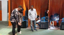 Perwakilan Kementerian Perlindungan Pekerja Migran Indonesia (KP2MI), Revina Purnama Panjaitan saat mengunjungi LPK Bina Mandiri di Jlamprang, Wonosobo.