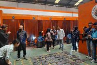 Perwakilan Kementerian Perlindungan Pekerja Migran Indonesia (KP2MI), Revina Purnama Panjaitan saat mengunjungi LPK Bina Mandiri di Jlamprang, Wonosobo.