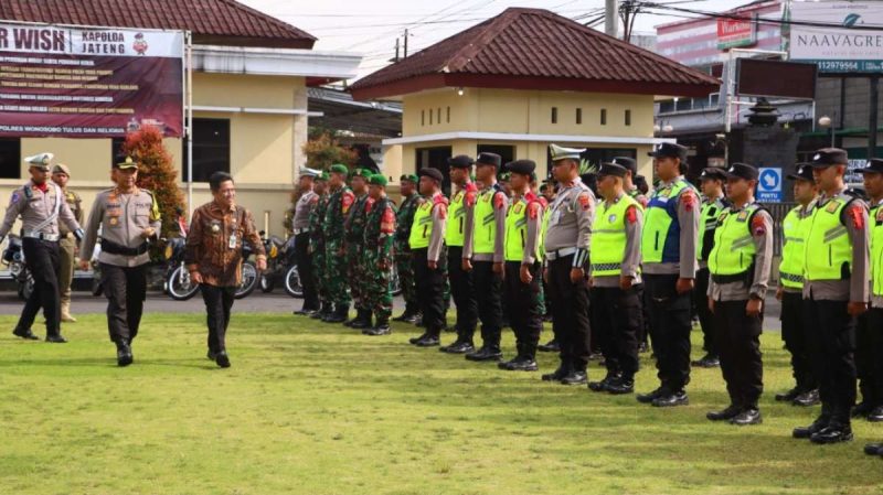 Ratusan personil Polres Wonosobo siap amankan malam pergantian tahun baru.