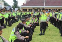 Kapolres Wonosobo AKBP M. Kasim Akbar Bantilan memimpin apel kesiapan pasukan penebalan pengamanan di halaman Mapolres Wonosobo, Rabu (31/12/2025) pagi.