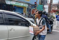 Kader PMII Wonosobo melakukan penggalangan dana bantuan bencana alam di Sumatra.