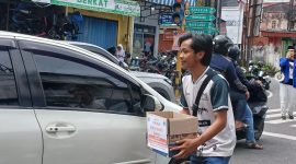 Kader PMII Wonosobo melakukan penggalangan dana bantuan bencana alam di Sumatra.