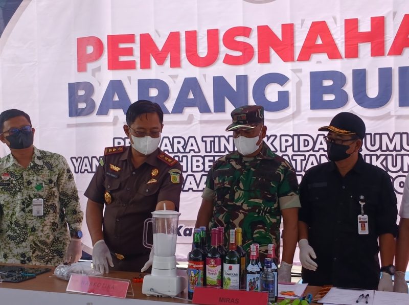 Pumusnahan barang bukti kasus pidana oleh Kejaksaan Negeri Wonosobo.