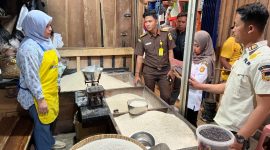 Pemerintah Kabupaten Wonosobo melalui Tim Pengendali Inflasi Daerah (TPID) turun langsung memantau kondisi stok pangan dan distribusi energi, Rabu (10/12/2025).