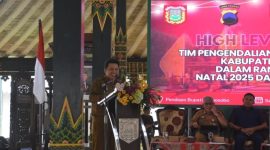 Bupati Wonosobo Afif Nurhidayat dalam High Level Meeting Tim Pengendalian Inflasi Daerah (TPID) di Pendopo Bupati Wonosobo, Senin (15/12/2025).