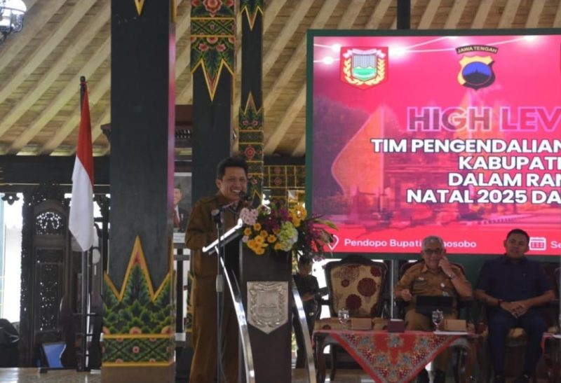 Bupati Wonosobo Afif Nurhidayat dalam High Level Meeting Tim Pengendalian Inflasi Daerah (TPID) di Pendopo Bupati Wonosobo, Senin (15/12/2025).