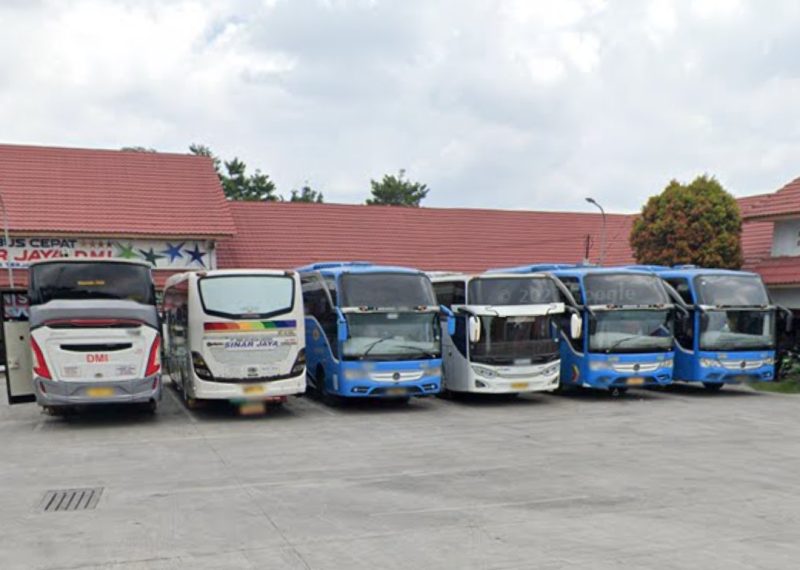 Bus di Terminal Mendolo Wonosobo.