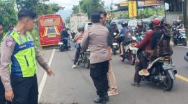 Pihak Satlantas Polres Wonosobo saat olah TKP Kecelakaan di wilayah Kertek.