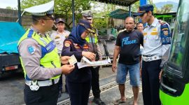 Petugas Satlantas Polres Wonosobo bersama Dishub Wonosobo saat melakukan ramp check.