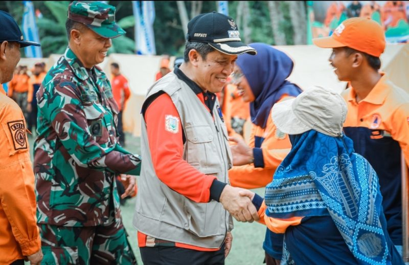 Bupati Wonosobo, Afif Nurhidauat usai apel kesiapsiagaan relawan penanggulangan bencana dan kebakaran di Kaliwiro.