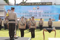 Polres Wonosobo menggelar upacara serah terima jabatan Kabag SDM dan Kasat Samapta, serta pelantikan Kasat Binmas, pada Jumat (2/1/2026).
