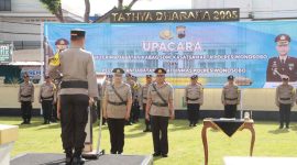 Polres Wonosobo menggelar upacara serah terima jabatan Kabag SDM dan Kasat Samapta, serta pelantikan Kasat Binmas, pada Jumat (2/1/2026).