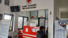 Seorang warga saat mengakses layanan kesehatan di Klinik PMI Wonosobo.