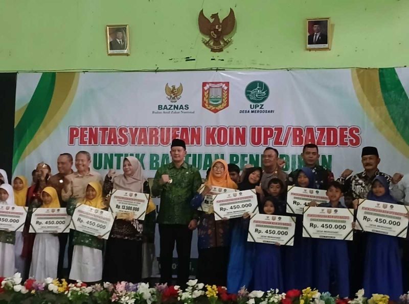 Sebanyak 60 siswa SD dan MI di Desa Mergosari, Kecamatan Sukoharjo, Kabupaten Wonosobo, menerima bantuan pendidikan dari UPZ/BAZDES, Kamis (15/1/2025).