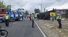 Polisi melakukan olah TKP kecelakaan di Jalan Wonosobo-Parakan, depan RM Gayatri, Sabtu (17/1/2026) pukul 10.30 WIB.