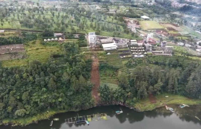 Longsor di Kawasan Telaga Menjer Wonosobo.