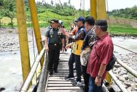 Pengecekan Jembatan Stanmelo yang berada di wilayah Kecamatan Wadaslintang, Wonosobo.