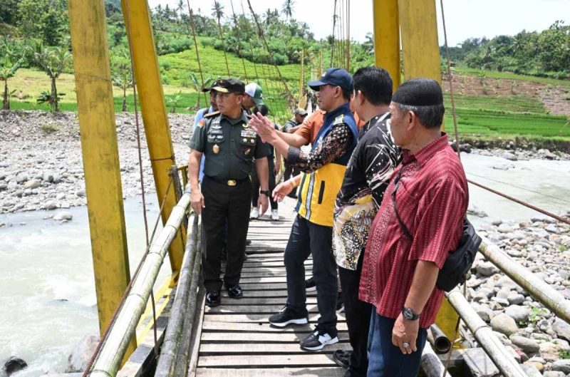 Pengecekan Jembatan Stanmelo yang berada di wilayah Kecamatan Wadaslintang, Wonosobo.