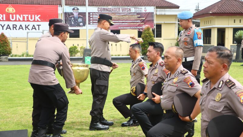 Polres Wonosobo menggelar upacara kenaikan pangkat pengabdian dan kenaikan pangkat reguler periode 1 Januari 2026.