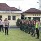 Wakapolres Wonosobo Kompol Agustinus David Putraningtyas saat mengecek kesiapan personil.
