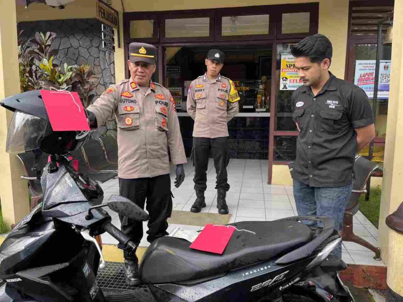 Pihak kepolisian mengamankan barang bukti pencurian sepeda motor di wilayah Kertek.