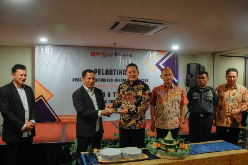 Tasyakuran dan pemotongan tumpeng oleh Wabup Wonosobo, Amir Husein dalam rangka HPN 2026.