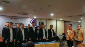 Prosesi pelantikan pengurus Komunitas Jurnalis Wonosobo (KJW) periode 2026–2029 di Hotel Horison Emerald Timoho, Yogyakarta, Senin malam (9/2/2026).