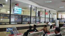 Suasana pembayaran pajak di Samsat Wonosobo.