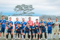 Tim Sepakbola KJW berfoto bersama Bupati Afif Nurhidayat.