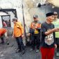 Petugas Pemadam saat melakukan asessmen kebakaran di Sontonayan, Kertek, Wonosobo.