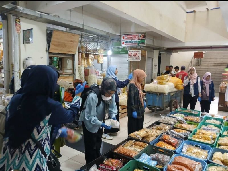 Balai Penyelenggara Jaminan Produk Halal (BPJPH) Jawa Tengah mengawasi sertifikasi halal di Pasar Induk Wonosobo, Selasa (3/3/2026).