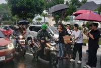 DPD Partai Solidaritas Indonesia (PSI) Kabupaten Wonosobo membagikan 600 paket takjil gratis di kawasan Alun-Alun Wonosobo, Minggu (15/3/2026).