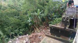 Kolam ikan di Garung Jebol.