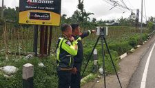 Polisi lakukan oleh TKP kecelakaan Kertek.