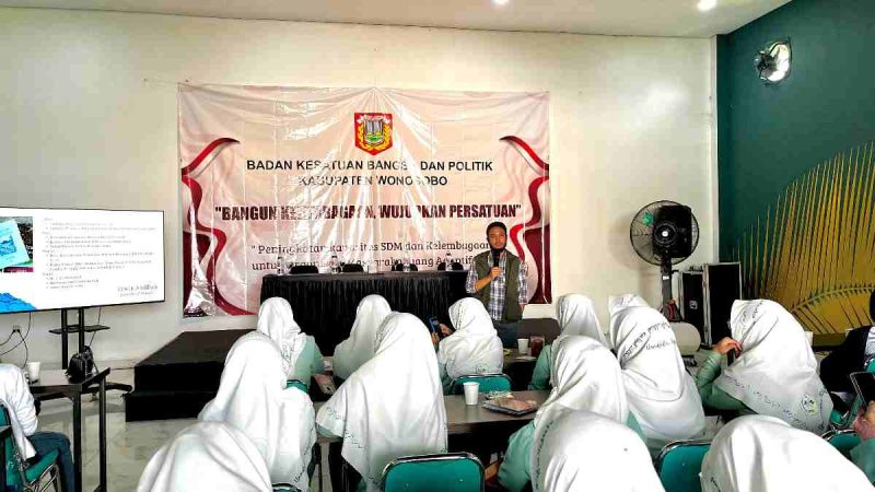 Salah satu narasumber, Erwin Abdillah jurnalis Kabar Wonosobo saat menyampaikan materi.