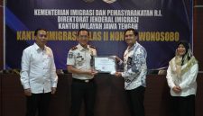 Kantor Imigrasi Kelas II Non TPI Wonosobo meraih penghargaan Penilaian Maladministrasi Pelayanan Publik Tahun 2025 .