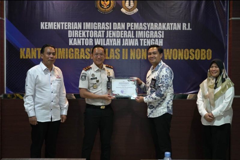 Kantor Imigrasi Kelas II Non TPI Wonosobo meraih penghargaan Penilaian Maladministrasi Pelayanan Publik Tahun 2025 .