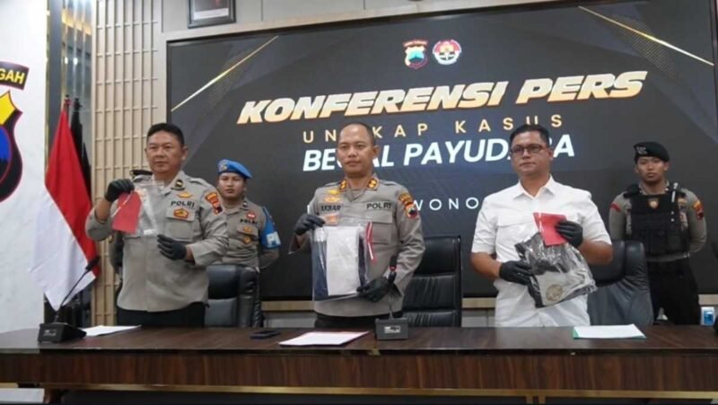 Polres Wonosobo menggelar pers rilis kasus begal payudara.