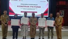 Penandatanganan kontrak payung dua tahunan bersama belasan vendor di Ruang Mangoen Kusumo Setda Wonosobo.