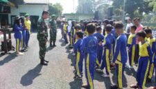 Para siswa SD Negeri 1 Sojokerto mengikuti edukasi wawasan kebangsaan anak SD di Kodim 0707 Wonosobo.