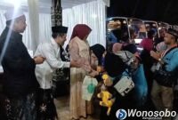 Bupati Wonosobo, Afif Nurhidayat menyambut jemaah haji asal Wonosobo 