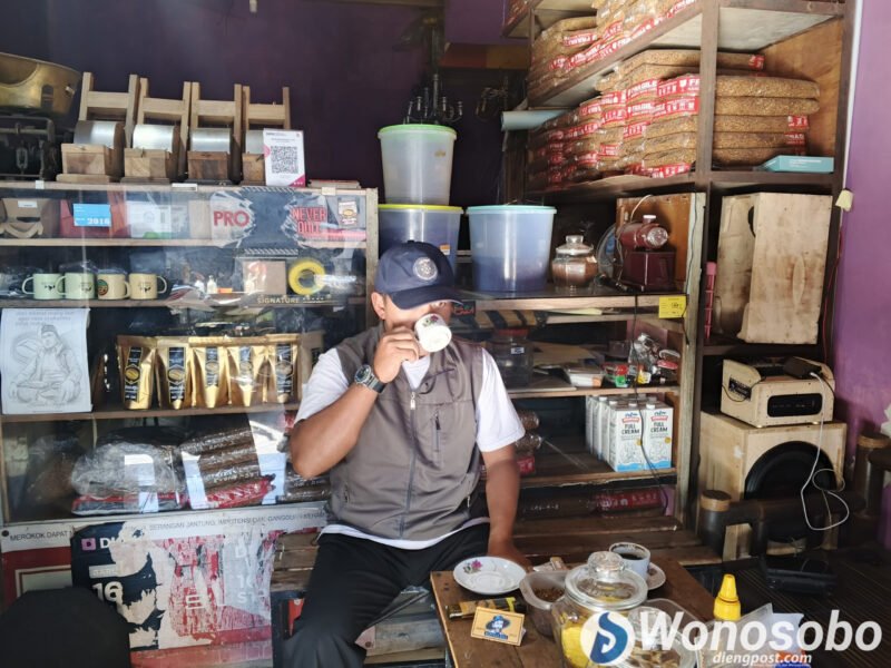 Usaha kopi milik Sukirno yang tidak hanya berfokus pada bisnis, tetapi juga pemberdayaan petani lokal.