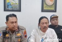 Ketua Dieng Jeep Federasi, Sucipto berbaju putih saat memberikan keterangan.