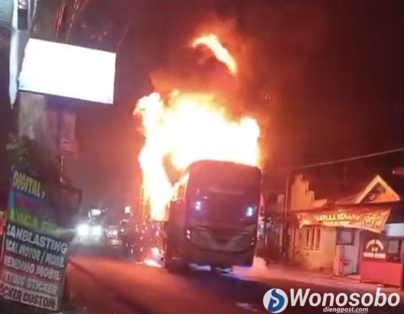 Bus milik perusahaan otobus Putra Perdana terbakar hebat di wilayah Kecamatan Selomerto, Kabupaten Wonosobo.
